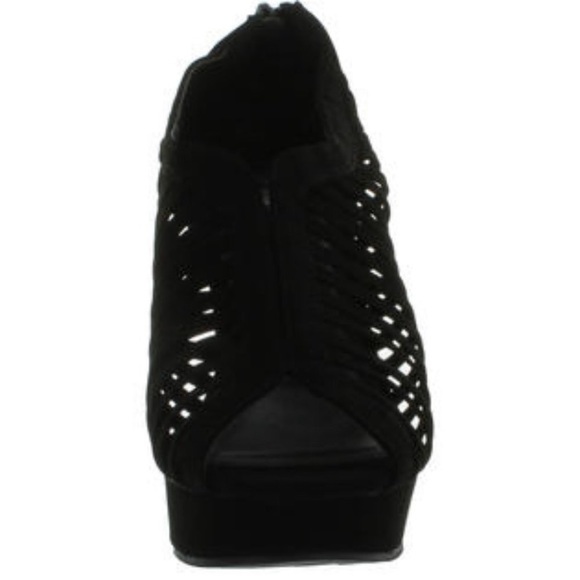 Adorable strappy beige wedges - Picture 4 of 4